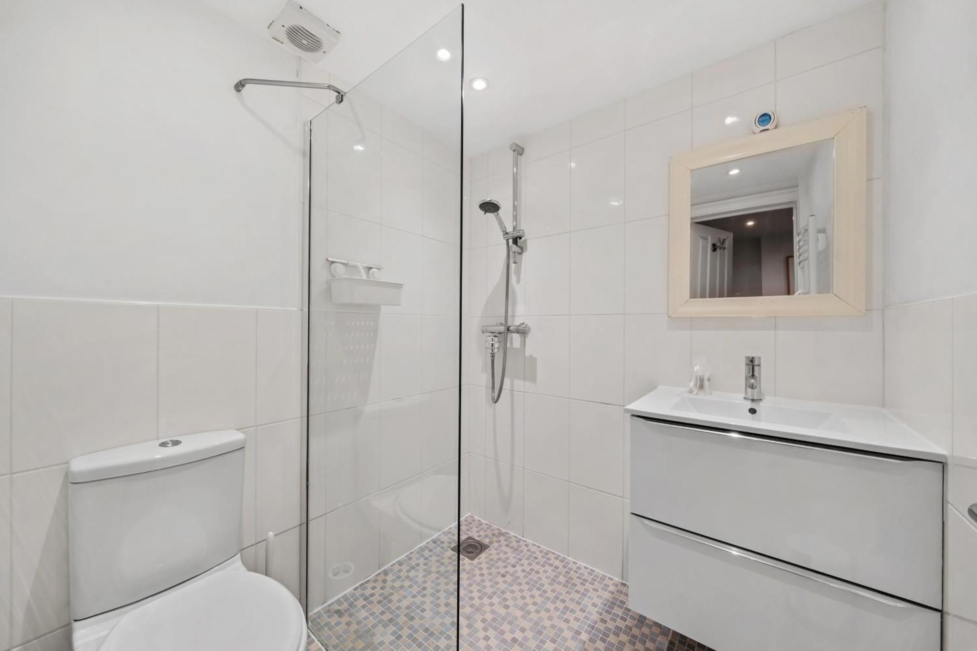 2 Bedroom Garden Flat In W Kensington Londres